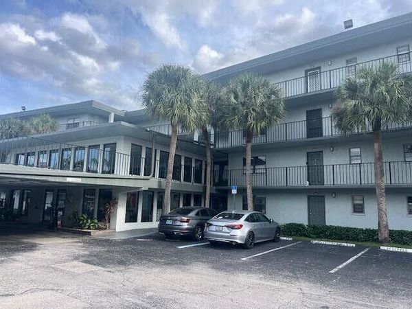 9440 SW 8th Street, Unit 417, Boca Raton, FL 33428