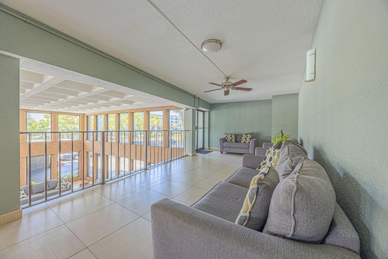 9440 SW 8th Street, Unit 417, Boca Raton, FL 33428 Photo