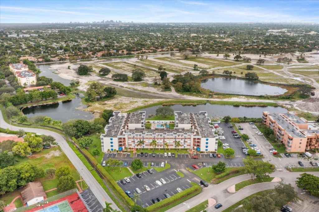 7500 NW 30th Place, Unit 123, Sunrise, FL 33313 Photo