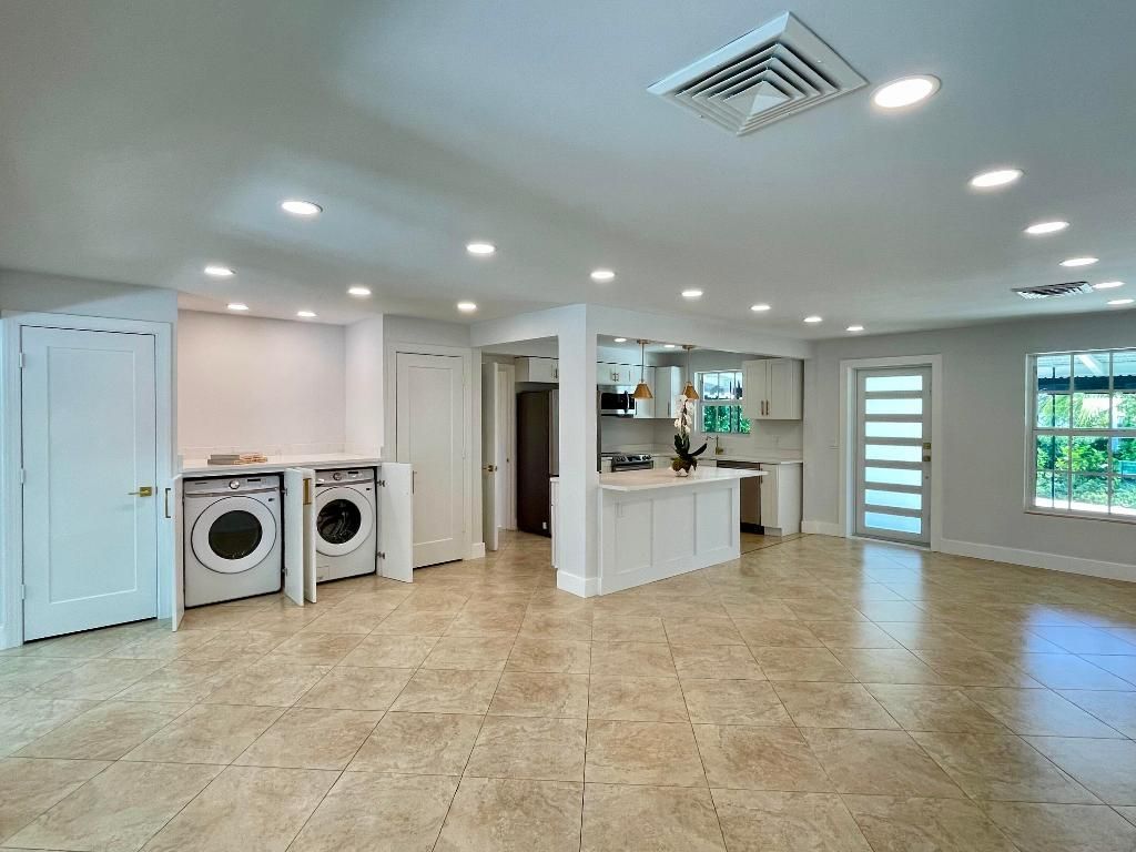 360 Alhambra Place, West Palm Beach, FL 33405 Photo