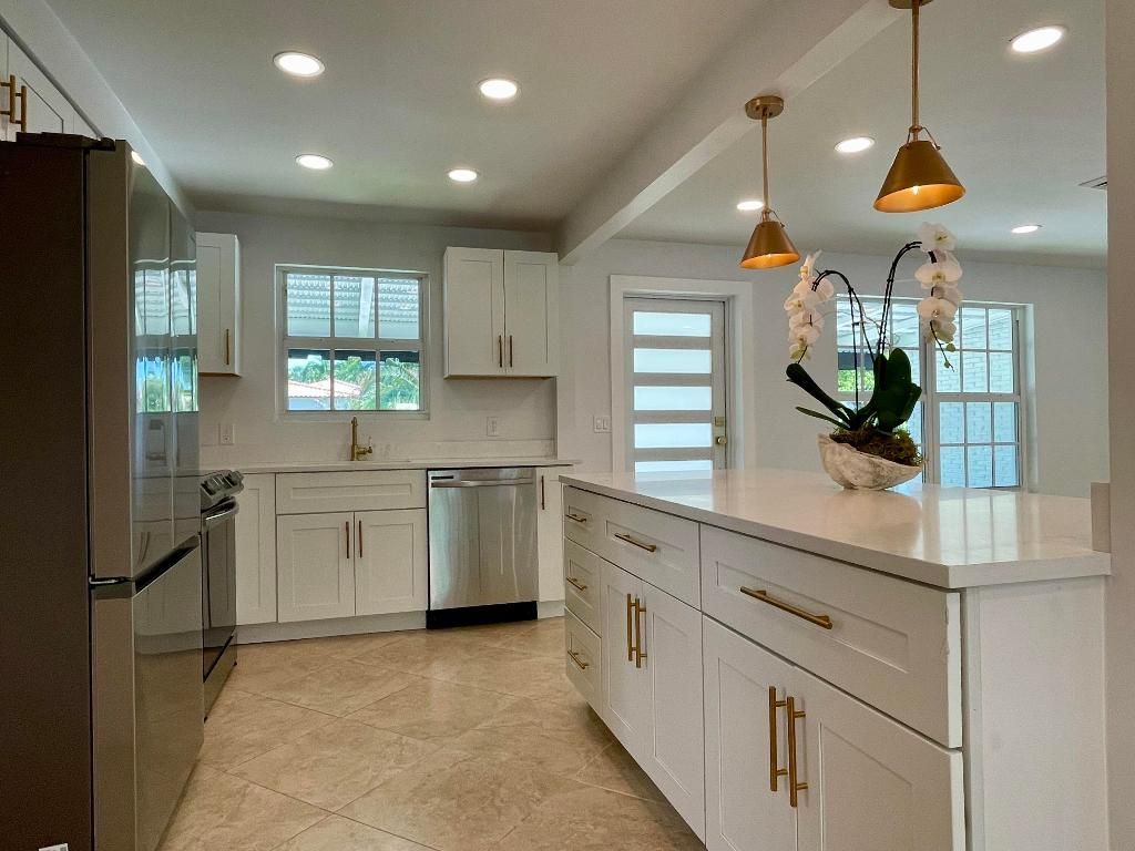 360 Alhambra Place, West Palm Beach, FL 33405 Photo