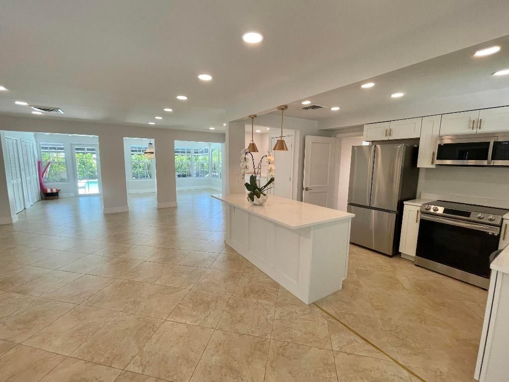 360 Alhambra Place, West Palm Beach, FL 33405 Photo