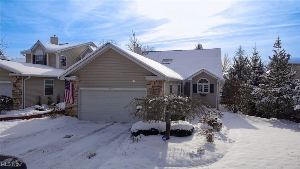 909 Grand View Lane, Aurora, OH 44202 Main Photo