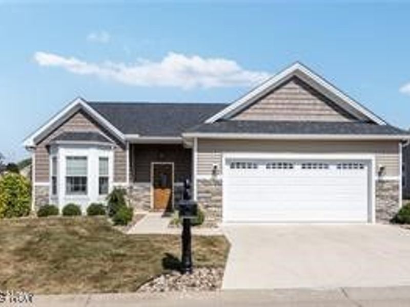 10115 Carrie Court, New Middletown, OH 44442 Photo 2