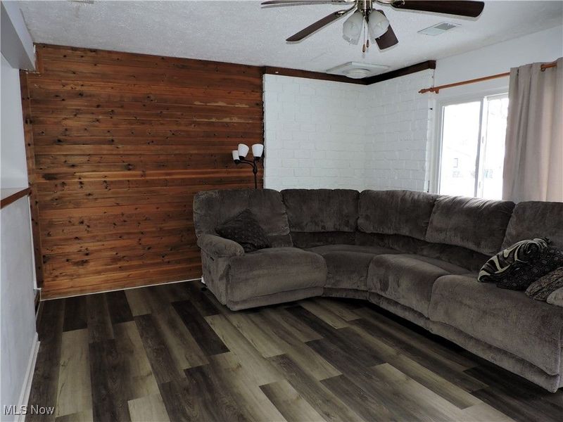 560 Case Avenue, Elyria, OH 44035 Photo 2