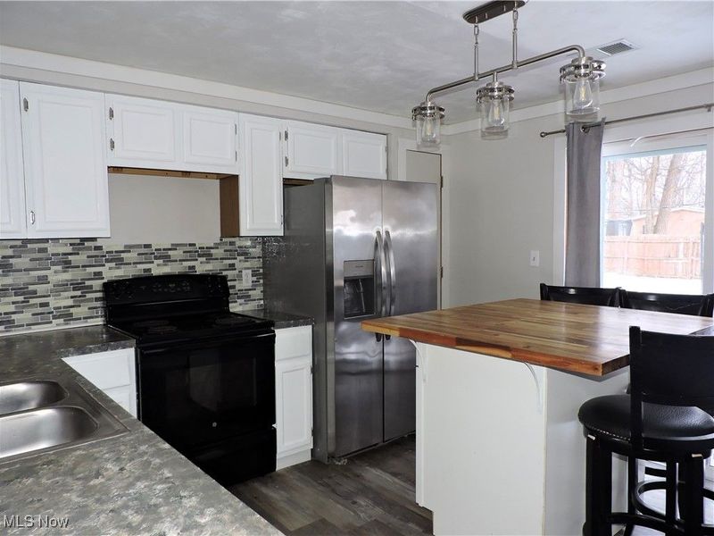 560 Case Avenue, Elyria, OH 44035 Photo 5