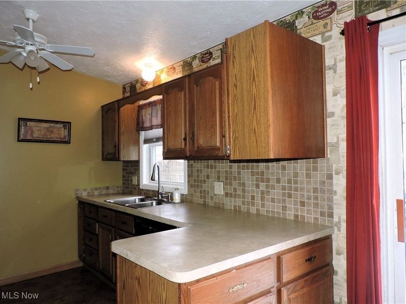 940 Bennett Drive, Elyria, OH 44035 Photo 10