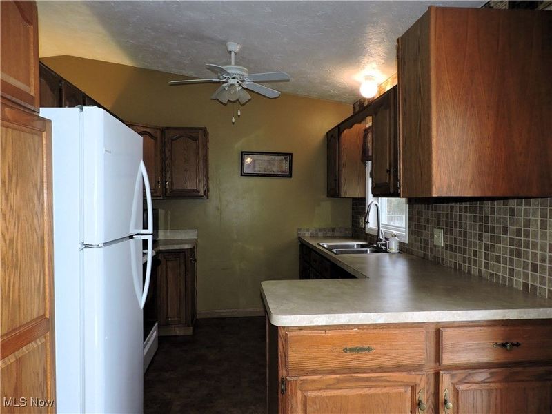 940 Bennett Drive, Elyria, OH 44035 Photo 7