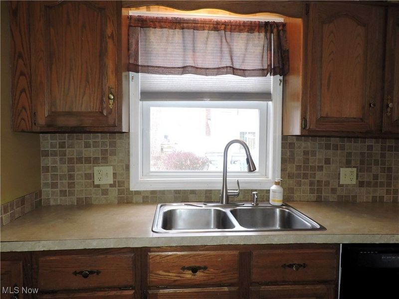 940 Bennett Drive, Elyria, OH 44035 Photo 8