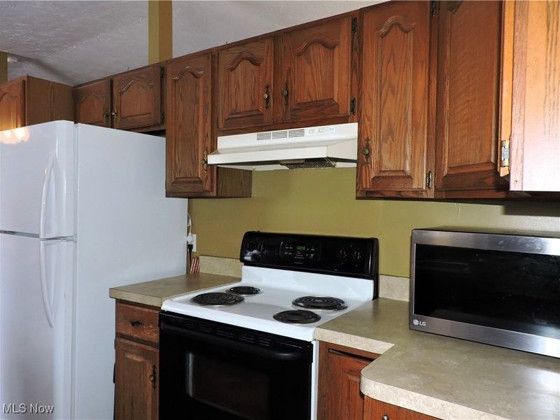 940 Bennett Drive, Elyria, OH 44035 Photo 9