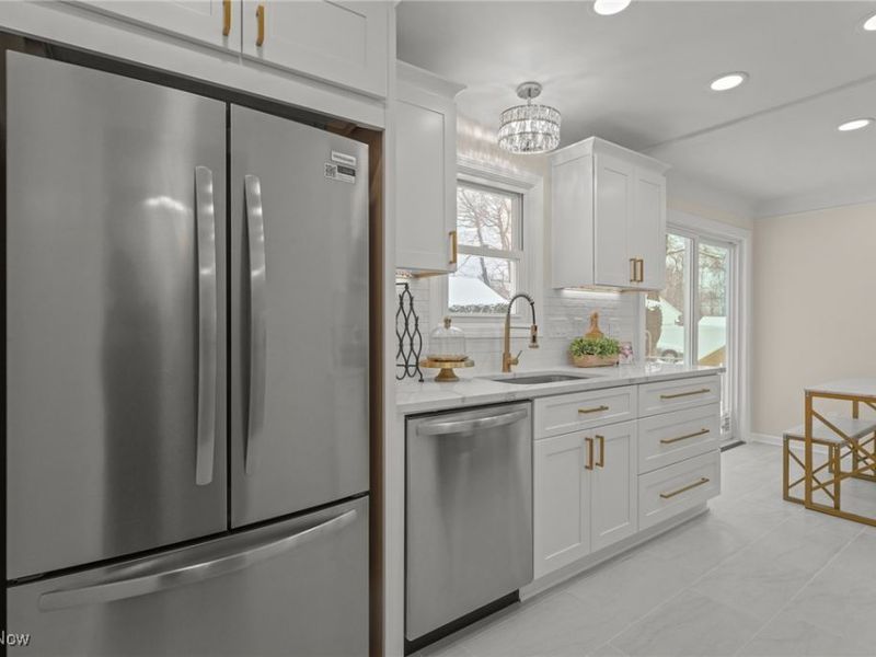 1114 W Miner Road, Mayfield Heights, OH 44124 Photo 12