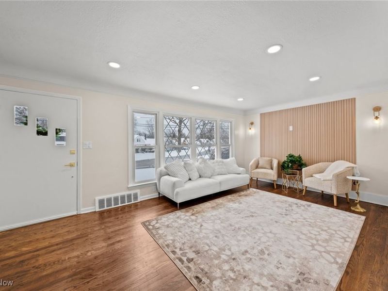 1114 W Miner Road, Mayfield Heights, OH 44124 Photo 15