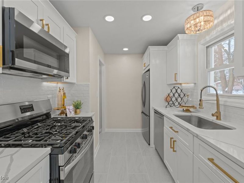 1114 W Miner Road, Mayfield Heights, OH 44124 Photo 3