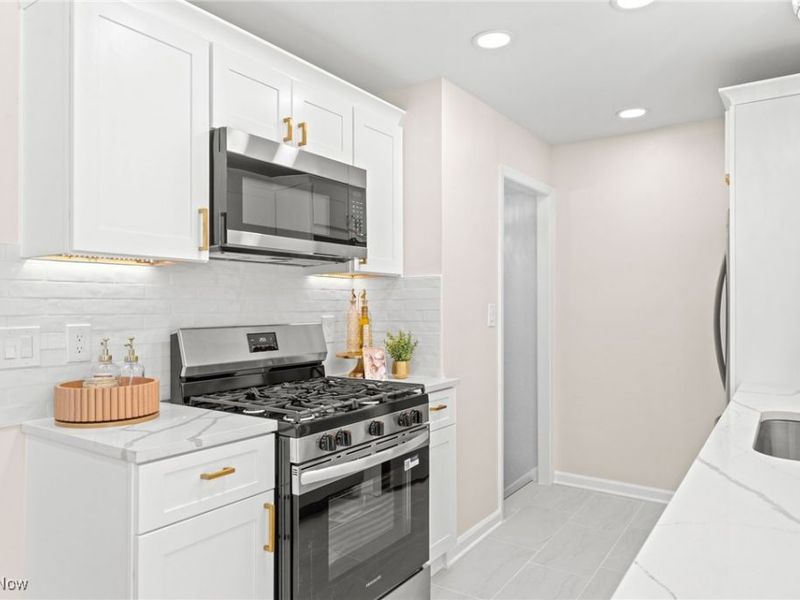 1114 W Miner Road, Mayfield Heights, OH 44124 Photo 9