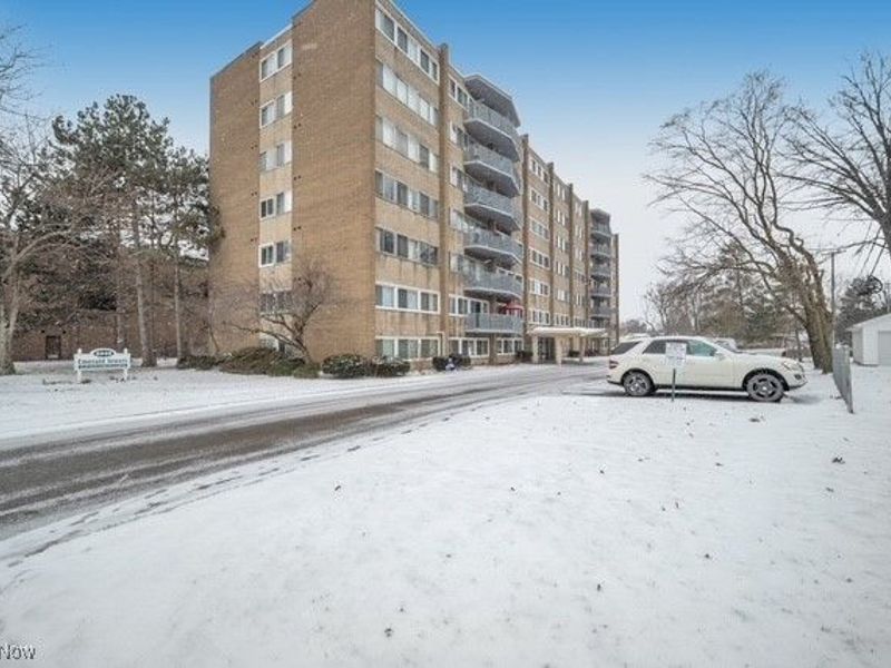 6640 Pearl Road, Unit 402, Parma Heights, OH 44130 Photo 1