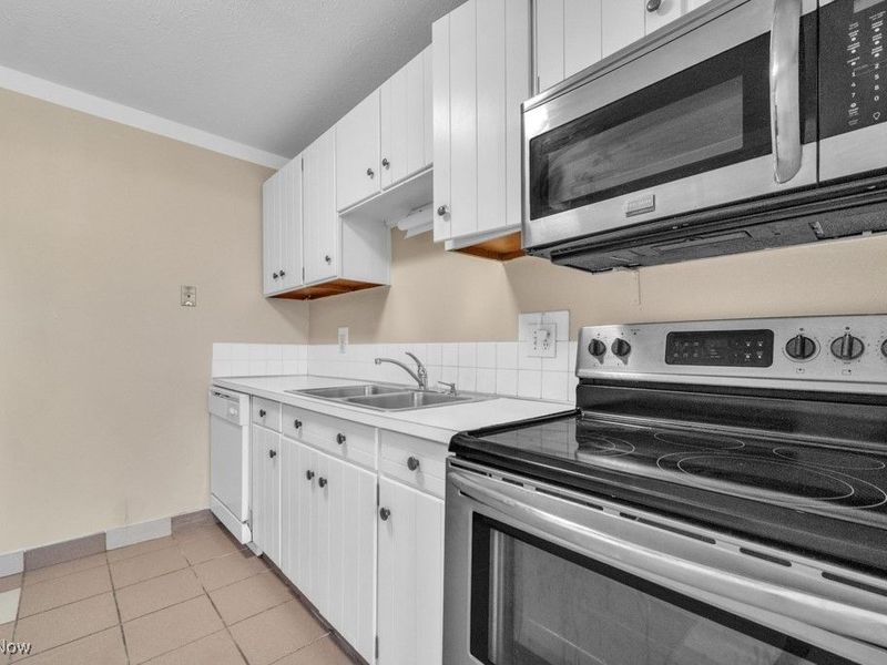 6640 Pearl Road, Unit 402, Parma Heights, OH 44130 Photo 11