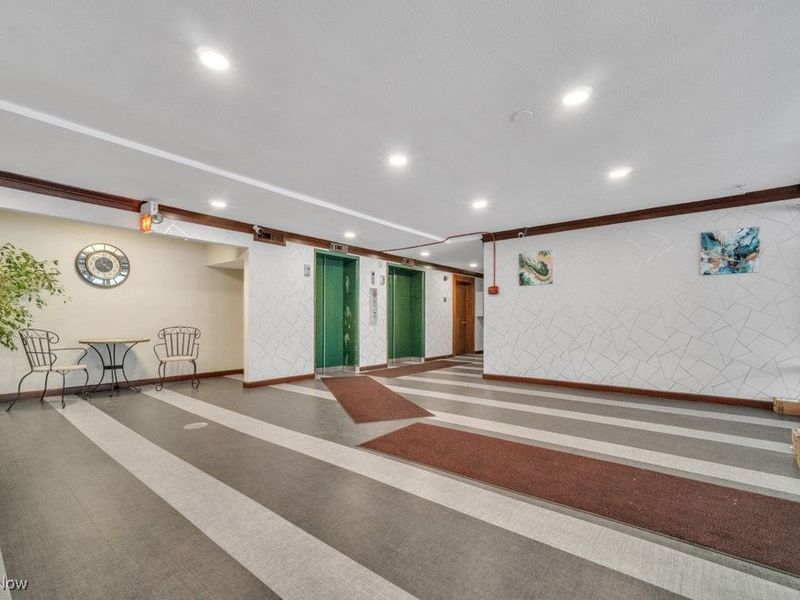 6640 Pearl Road, Unit 402, Parma Heights, OH 44130 Photo 2