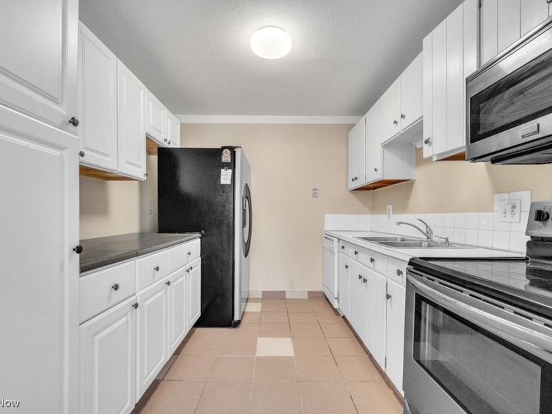 6640 Pearl Road, Unit 402, Parma Heights, OH 44130 Photo 9