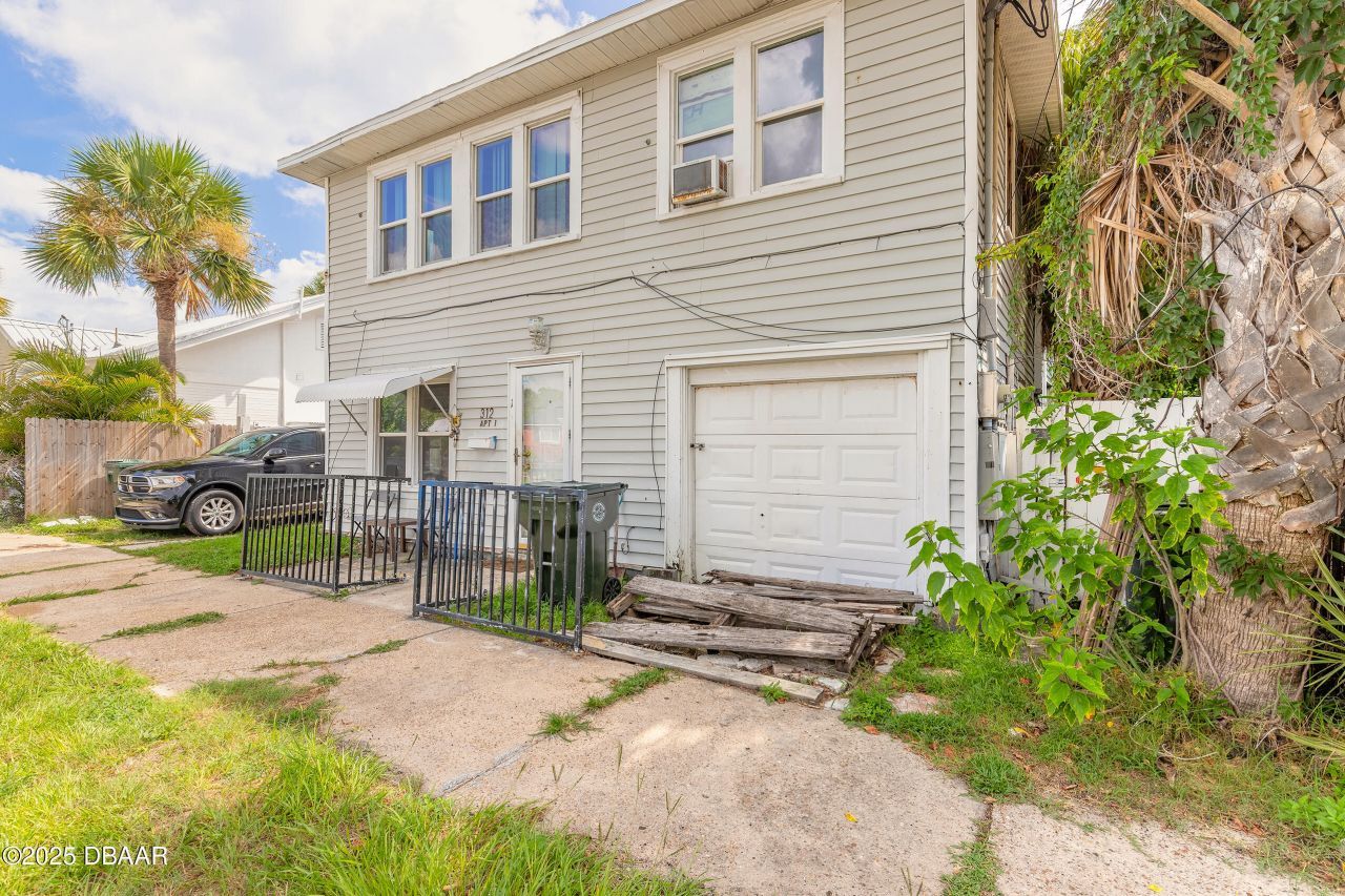312 N Wild Olive Avenue, Daytona Beach, FL 32118 Main Photo
