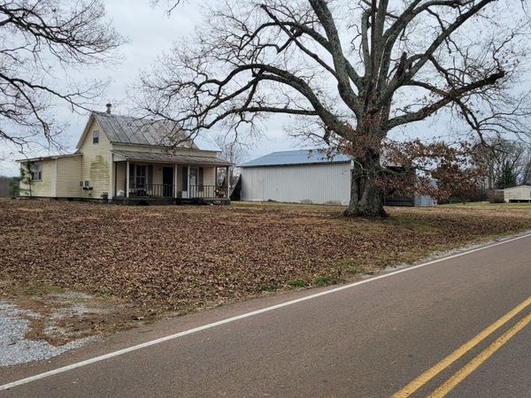 1016 Prosser Rd, Leoma, TN 38468