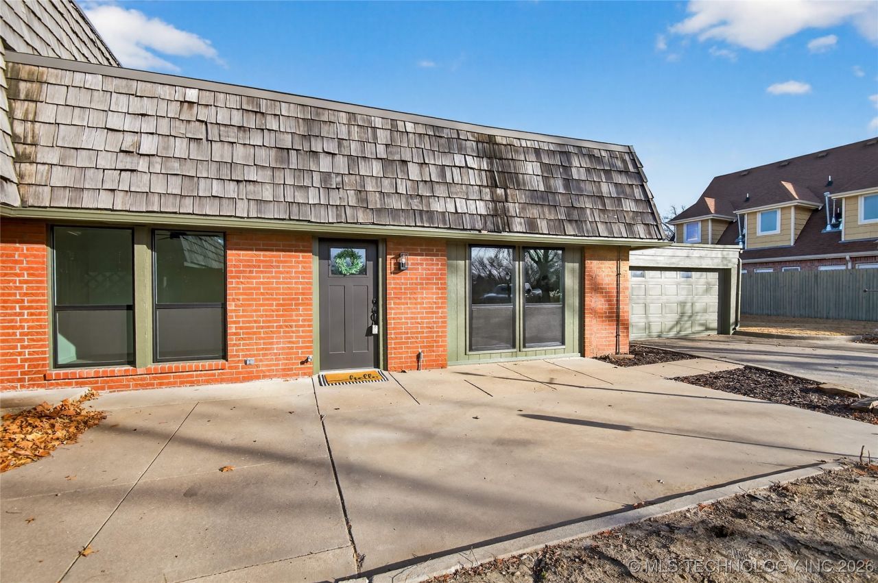 1 SE Shadowlake Drive, Unit 1, Bartlesville, OK 74006 Main Photo