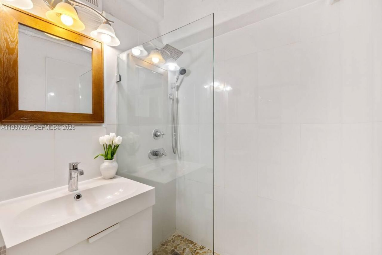 255 W 24th St , Unit 234, Miami Beach, FL 33140 Photo