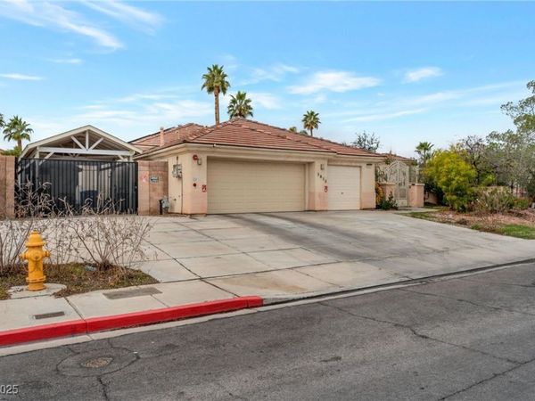 3813 Maverick Street, Las Vegas, NV 89108