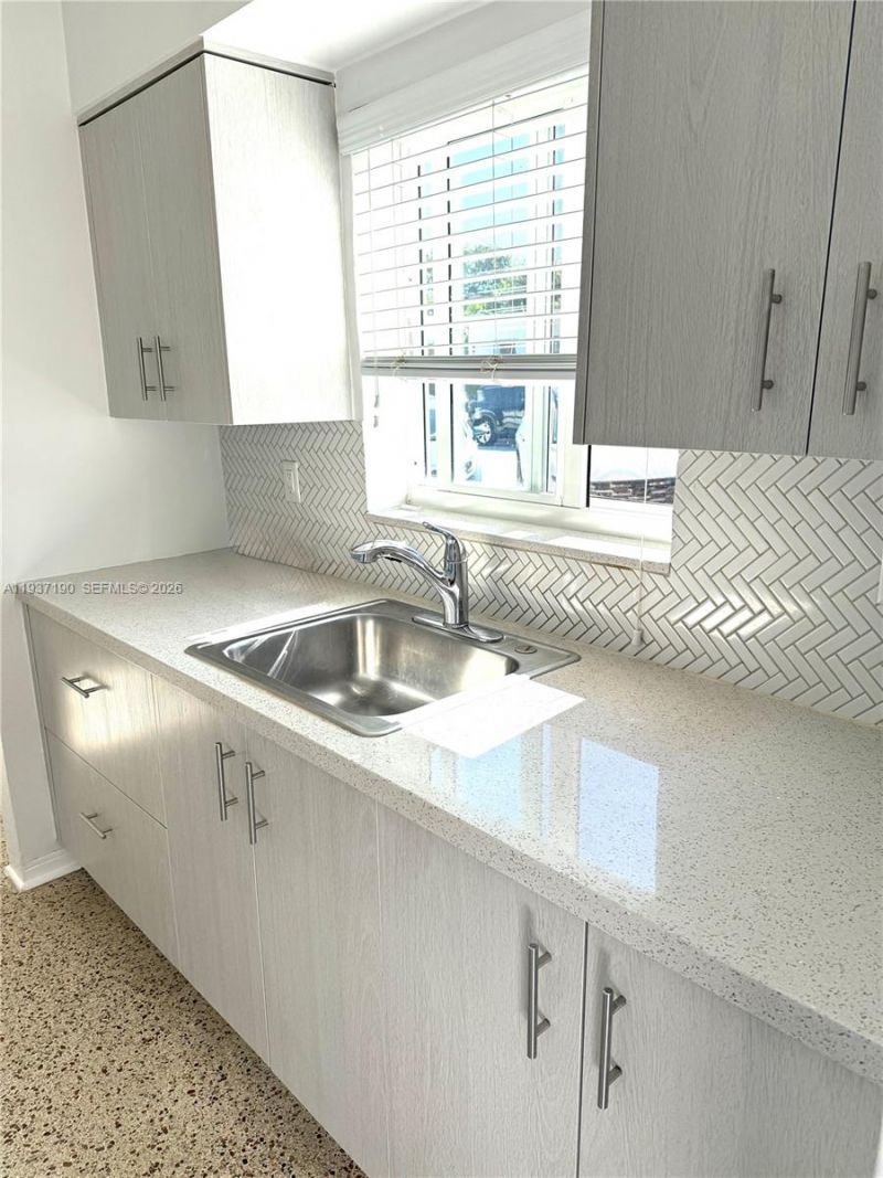 887 80th St, Unit 1, Miami Beach, FL 33141 Photo