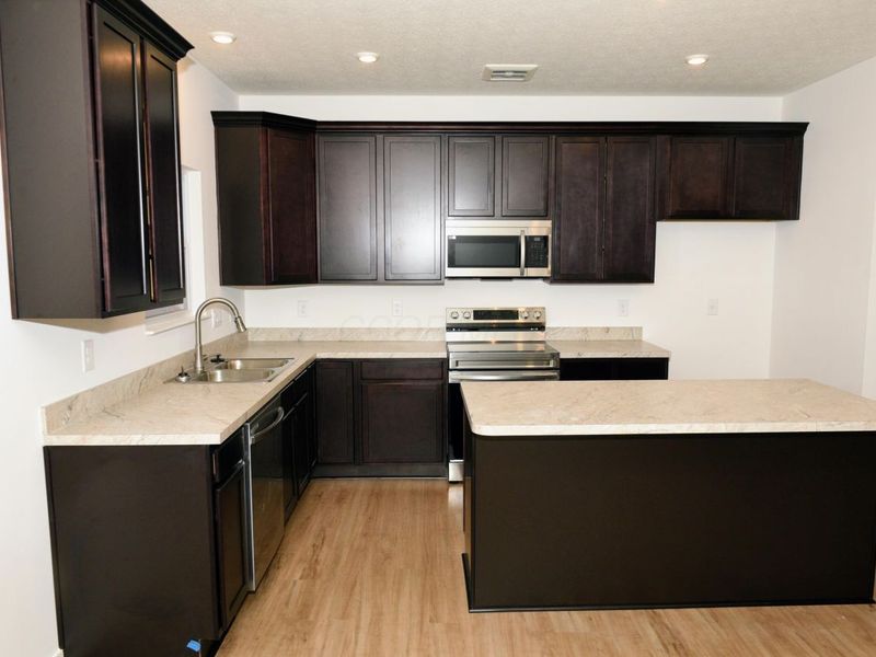 130 Dusky Willow Drive, Reynoldsburg, OH 43068 Photo 3