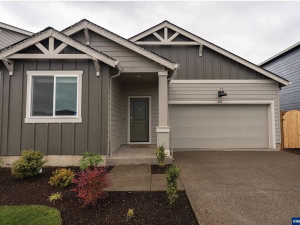 447 Greencrest St NE, Salem, OR 97301