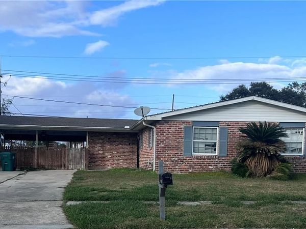 2240 N FRIENDSHIP Drive, Harvey, LA 70058