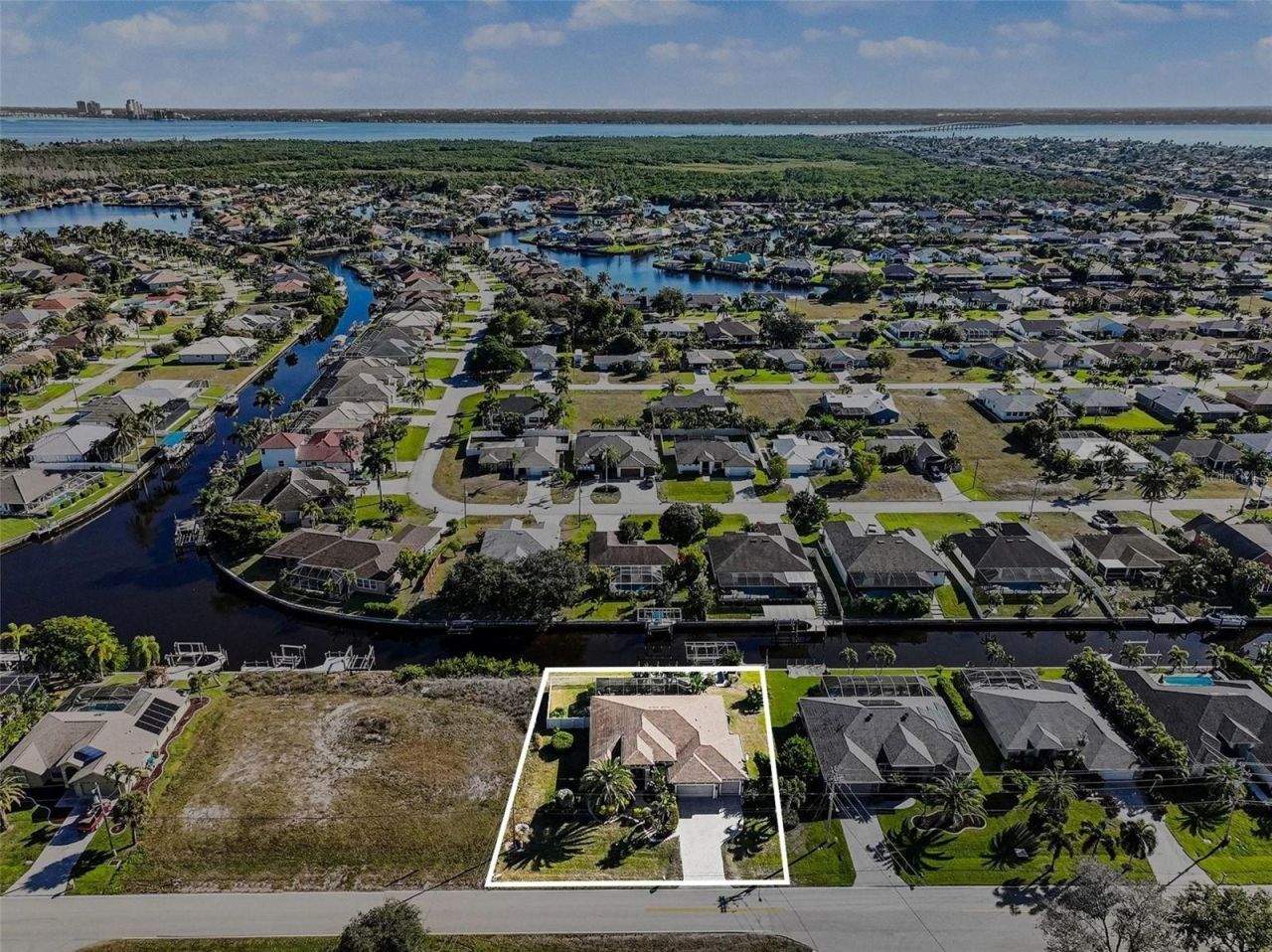 2127 SE 17th Place, Cape Coral, FL 33990 Photo