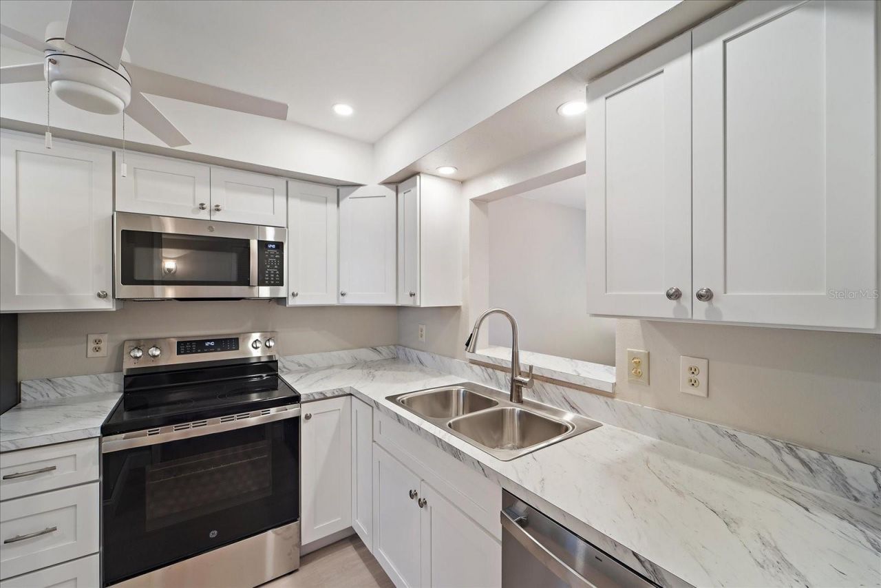 7860 Palm Aire Lane, Unit 104, Sarasota, FL 34243 Photo