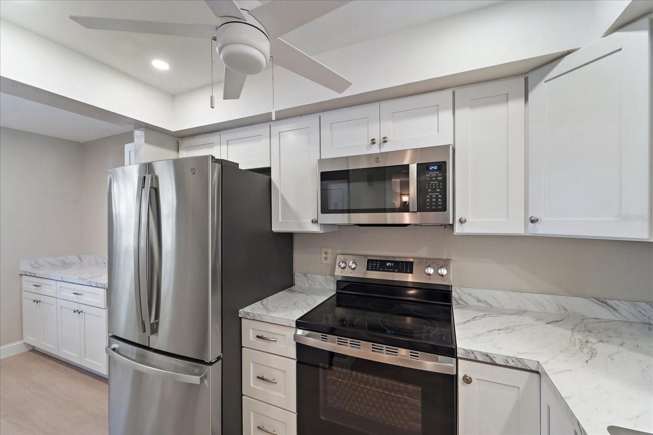 7860 Palm Aire Lane, Unit 104, Sarasota, FL 34243 Photo