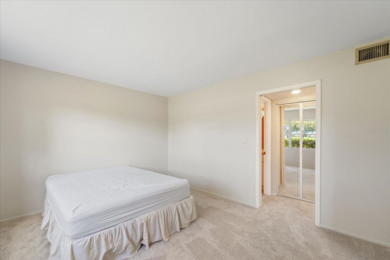 7860 Palm Aire Lane, Unit 104, Sarasota, FL 34243 Photo