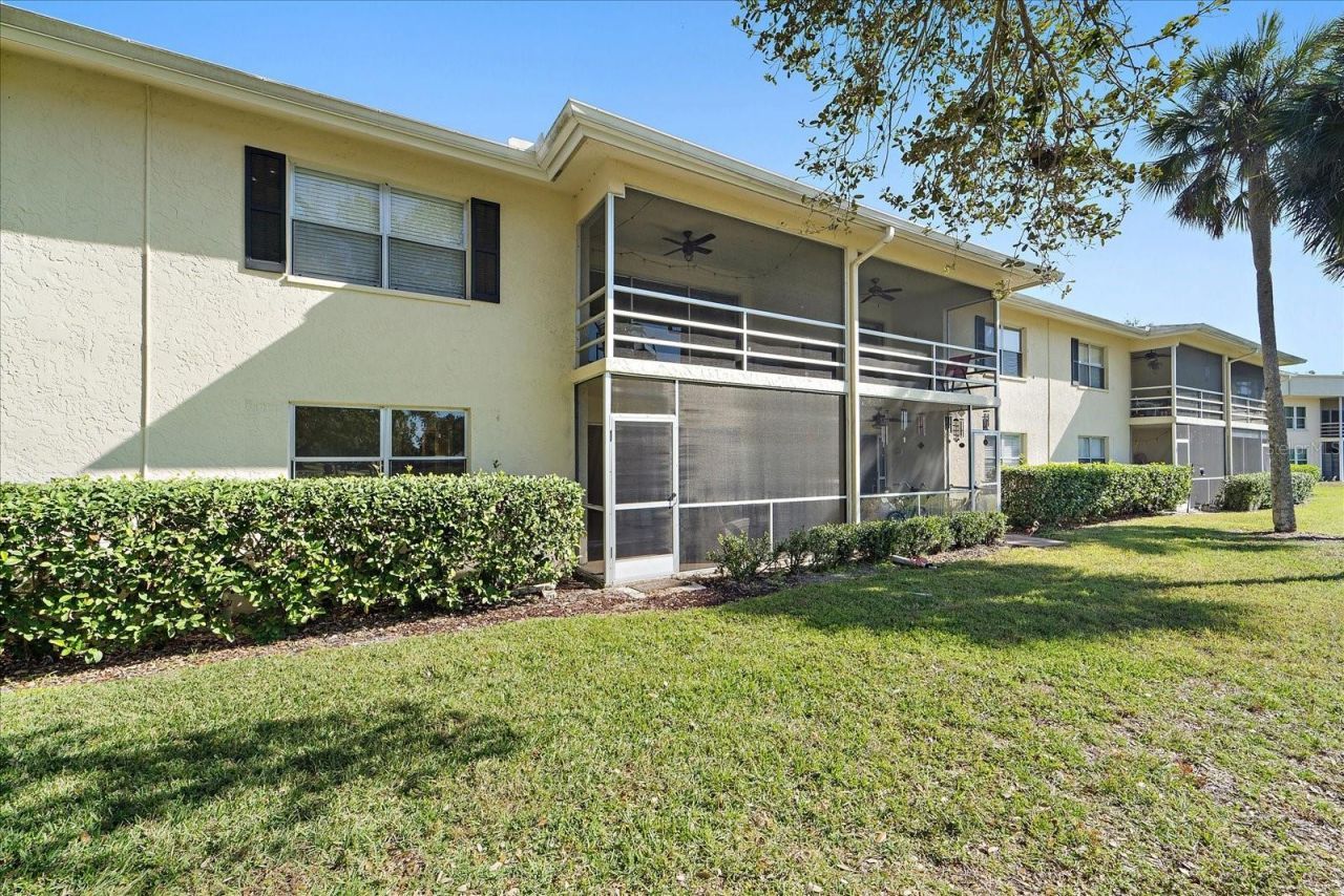 7860 Palm Aire Lane, Unit 104, Sarasota, FL 34243 Photo