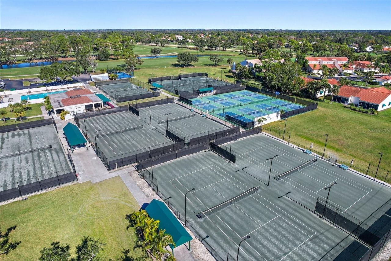 7860 Palm Aire Lane, Unit 104, Sarasota, FL 34243 Photo