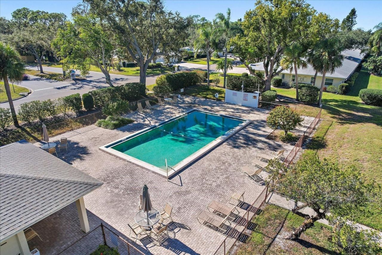 7860 Palm Aire Lane, Unit 104, Sarasota, FL 34243 Photo