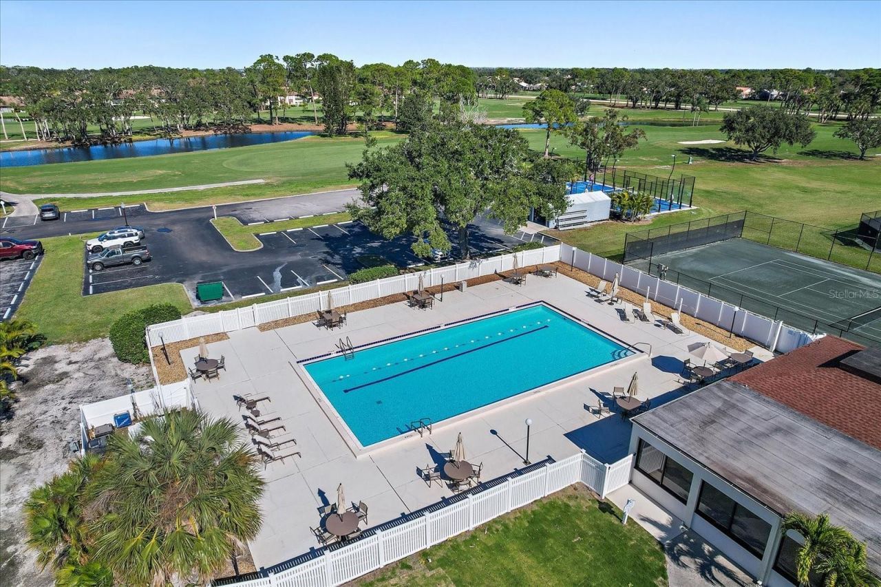 7860 Palm Aire Lane, Unit 104, Sarasota, FL 34243 Photo