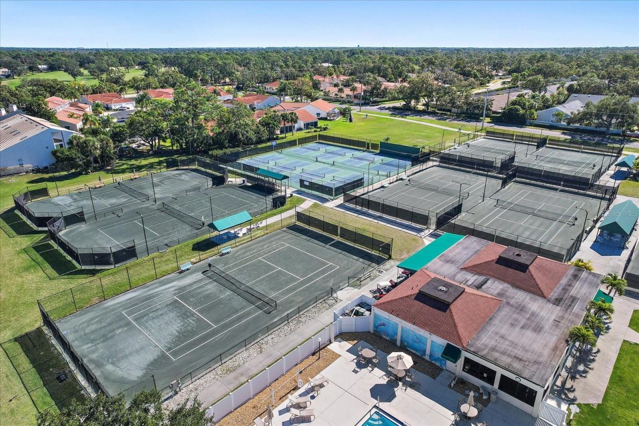 7860 Palm Aire Lane, Unit 104, Sarasota, FL 34243 Photo