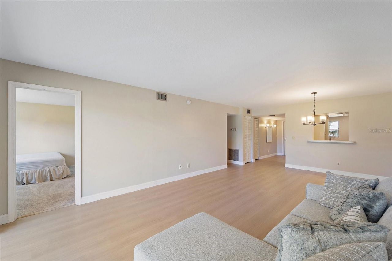 7860 Palm Aire Lane, Unit 104, Sarasota, FL 34243 Photo