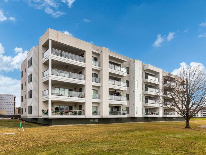 5285 Highpointe Lakes Drive, Unit 3202, Westerville, OH 43081 Photo 3