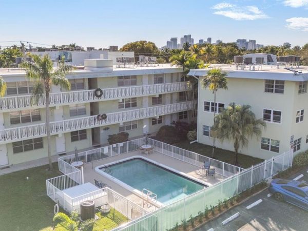 1900 NE 8th Ct, Unit 206, Fort Lauderdale, FL 33304