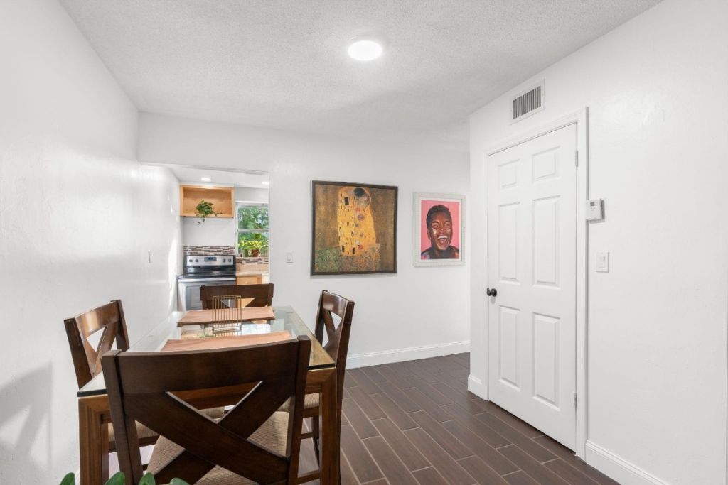 1900 NE 8th Court, Unit 206, Fort Lauderdale, FL 33304 Photo