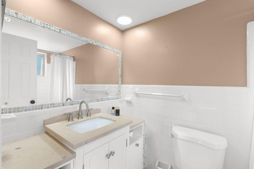 1900 NE 8th Court, Unit 206, Fort Lauderdale, FL 33304 Photo