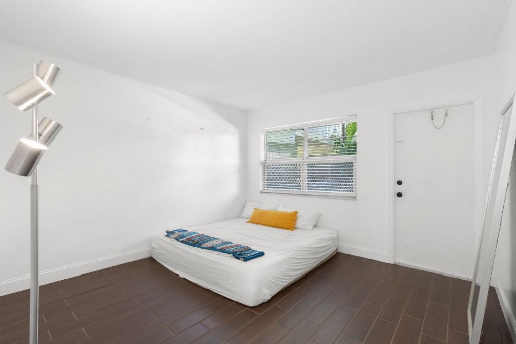 1900 NE 8th Court, Unit 206, Fort Lauderdale, FL 33304 Photo