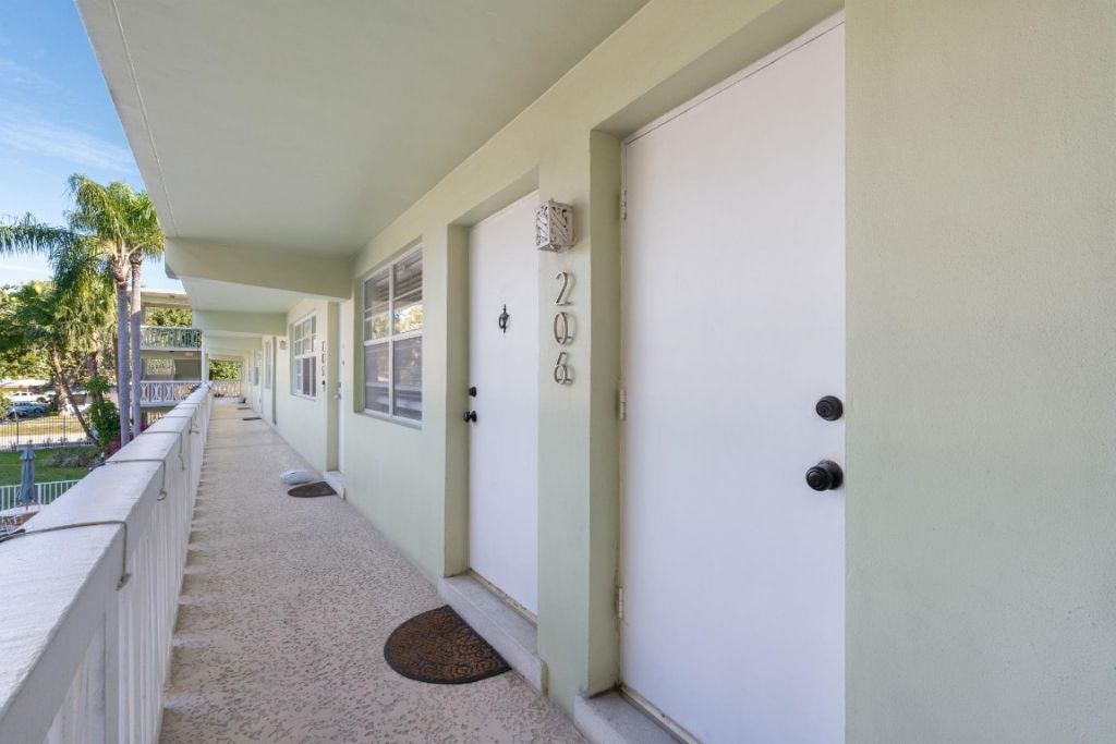 1900 NE 8th Court, Unit 206, Fort Lauderdale, FL 33304 Photo