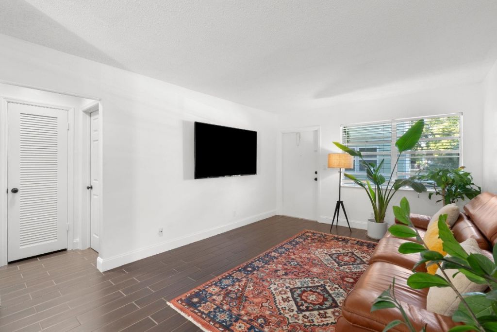 1900 NE 8th Court, Unit 206, Fort Lauderdale, FL 33304 Photo