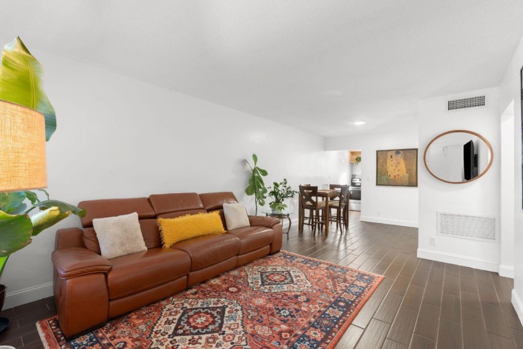 1900 NE 8th Court, Unit 206, Fort Lauderdale, FL 33304 Photo