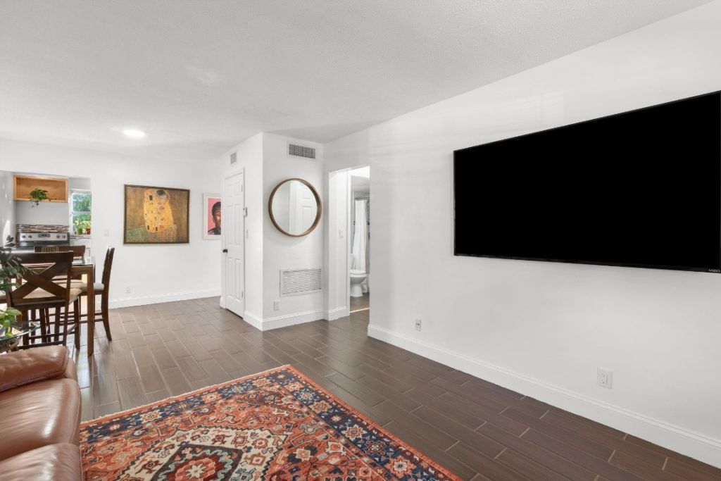 1900 NE 8th Court, Unit 206, Fort Lauderdale, FL 33304 Photo